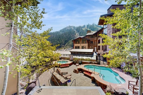 1BR Ski-InandSki-Out Condo with Views, Pool, Hot Tub Apartment in Palisades Tahoe (Olympic Valley)