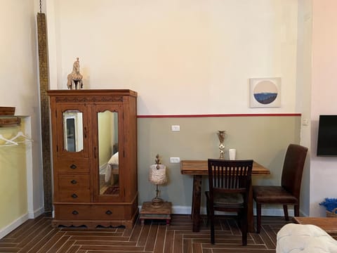 TV and multimedia, Living room, Seating area, Dining area, wardrobe