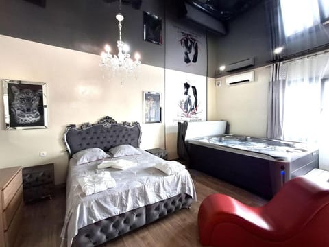 Bed, Spa and wellness centre/facilities, Decorative detail, Bedroom