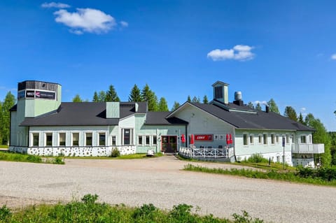 Property building, Day