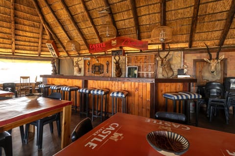 Restaurant/places to eat, Kitchen or kitchenette, Lounge or bar, Lounge or bar, Seating area