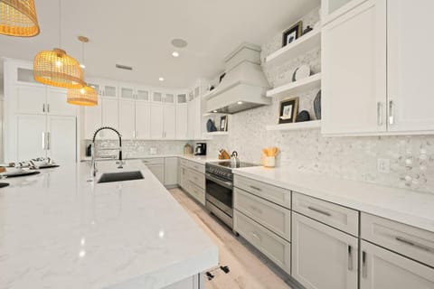 Beach View Paradise - New Anna Maria Island Home Apartment in Bradenton Beach