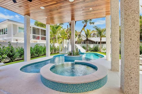 Between the Waves - Siesta Key Luxury Home House in Siesta Beach