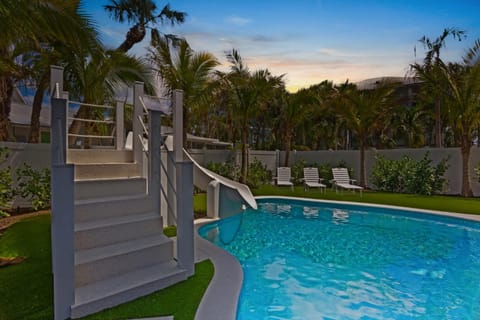 Between the Waves - Siesta Key Luxury Home House in Siesta Beach