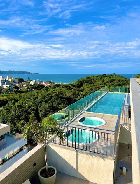 Natural landscape, View (from property/room), Sea view, Swimming pool, sunbed