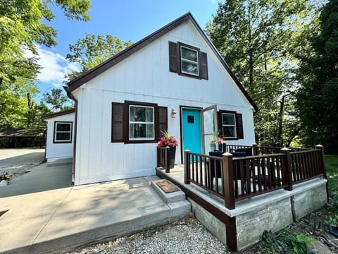 Lakefront Cabin Cabin in Indiana