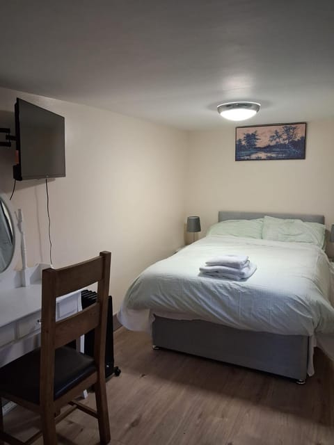 Bedsit in Oldbury Bed and Breakfast in Oldbury