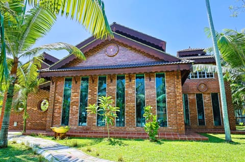 Property building, Day, Garden, Garden view