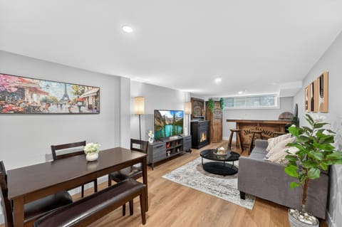 TV and multimedia, Living room, Dining area