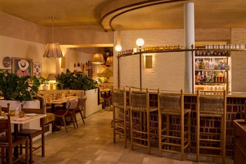 Restaurant/places to eat, Food and drinks, Food, Drinks