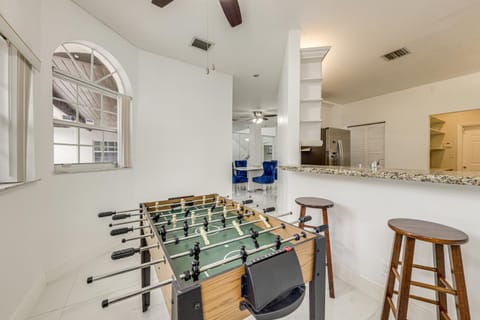 Swim, Barbecue and Game Home 4 Mi to Pompano Beach! House in Pompano Beach