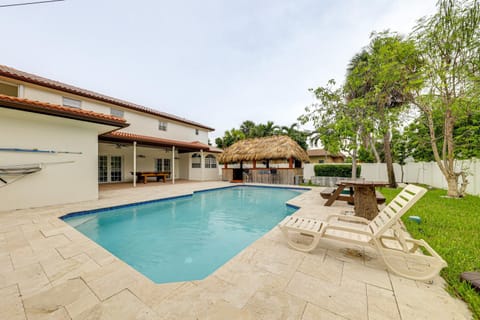 Swim, Barbecue and Game Home 4 Mi to Pompano Beach! House in Pompano Beach
