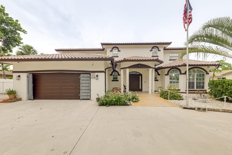 Swim, Barbecue and Game Home 4 Mi to Pompano Beach! House in Pompano Beach