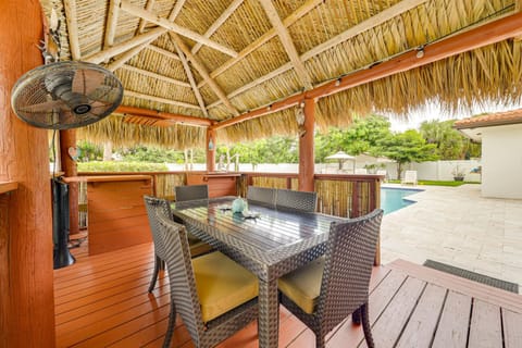 Swim, Barbecue and Game Home 4 Mi to Pompano Beach! House in Pompano Beach