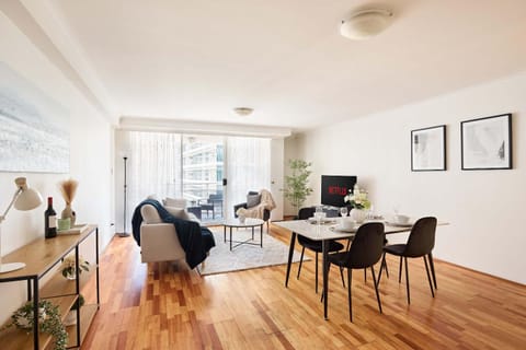 Communal lounge/ TV room, TV and multimedia, Living room, Seating area, Dining area, Evening entertainment