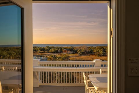 Captains Cabana by Tybee Cottages House in Tybee Island
