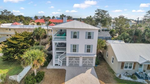 The Hart of Tybee by Tybee Cottages House in Tybee Island