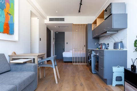 Bed, Kitchen or kitchenette, Living room, Photo of the whole room, Seating area, Dining area, Bedroom, oven, air conditioner