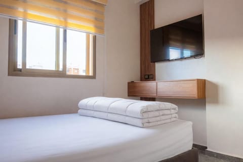 Bed, TV and multimedia, Bedroom