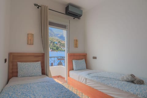 Bed, Bedroom, Mountain view, air conditioner