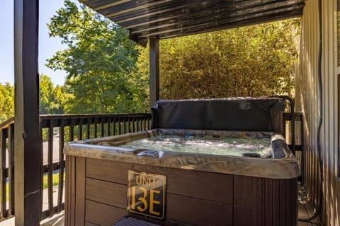 Briarstone Lodge Condo 13E Apartment in Pigeon Forge