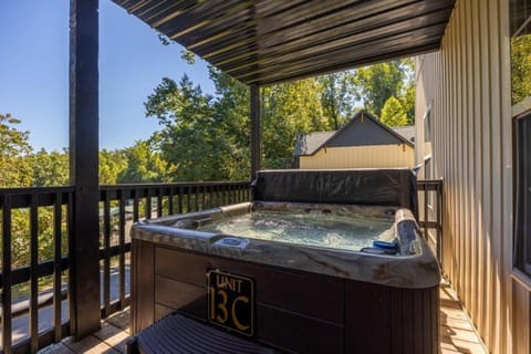 Briarstone Lodge Condo 13C Apartment in Pigeon Forge