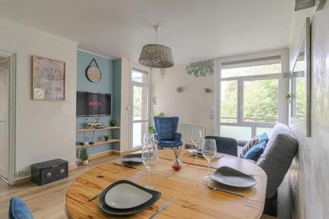 Appartement 2 Chambres - Le Tropical Apartment in Lyon