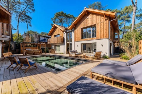 Property building, Patio, Garden, Swimming pool, sunbed