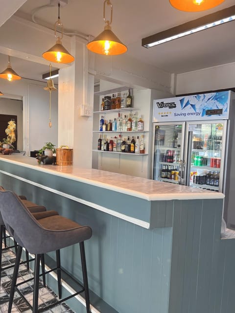 Restaurant/places to eat, Lounge or bar, Food and drinks, Banquet/Function facilities, Drinks