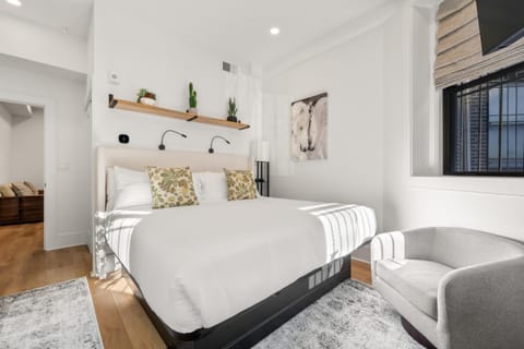 Bed, Bedroom, City view, heating, internet, air conditioner
