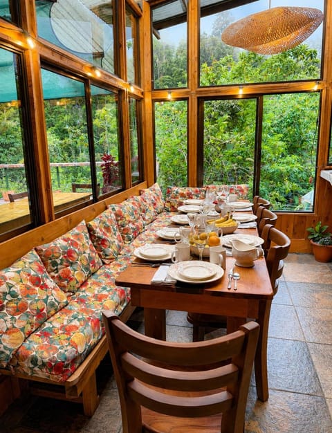Day, Living room, Food and drinks, Dining area, Food, Garden view