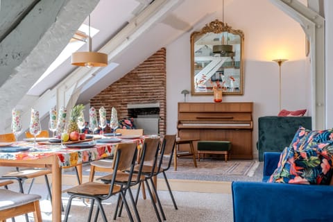 Living room, Meals