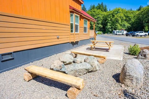 Rainforest Tiny Home Retreat Enchanted House in Forks