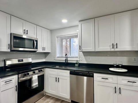 Modern 2BR - Stylish Retreat Unit B Downstairs Apartment in Atlanta