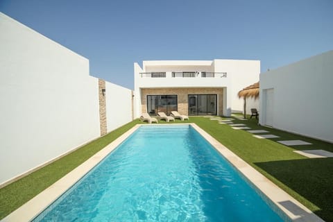 Pool view, Swimming pool, sunbed