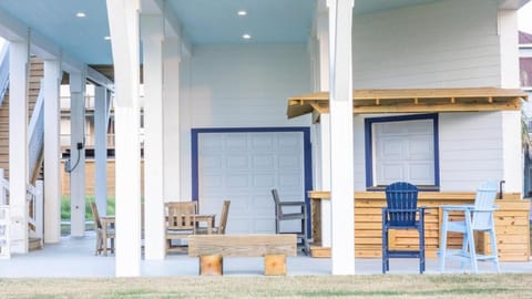 Steps2Beach 6BR for 19 w Views, Games , Karaoke! Welcome to SoundWaves! House in Bolivar Peninsula