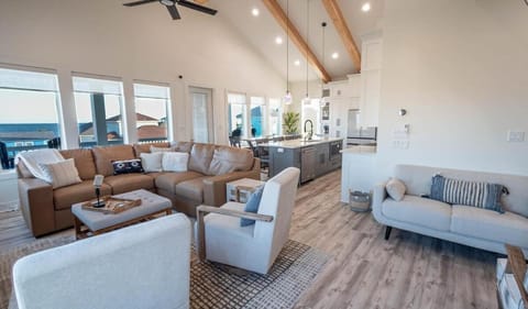 Steps2Beach 6BR for 19 w Views, Games , Karaoke! Welcome to SoundWaves! House in Bolivar Peninsula