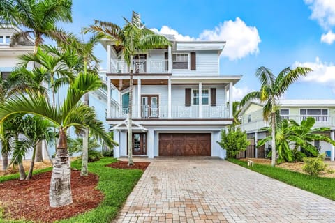 571 Seabatical- Canal Front With Pool! home House in Estero Island