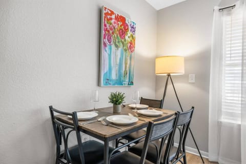 4BR Amazing Resort, Near Airport and Downtown Apartment in Montopolis