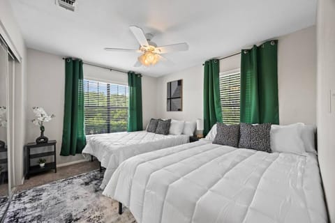 Luxe Oasis near downtown, pool, free parking Apartment in Montopolis