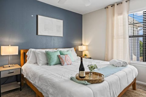 Luxe Oasis near downtown, pool, free parking Apartment in Montopolis