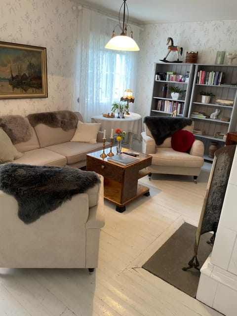 Living room, Seating area