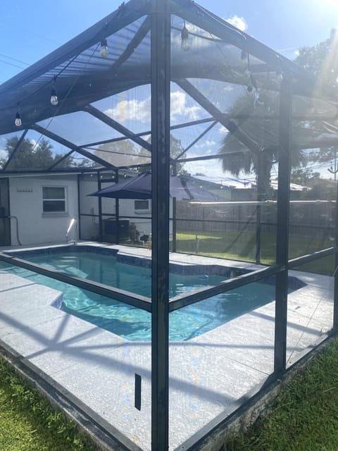 Cute House With Pool For Up To 7 Guests House in Pinellas Park