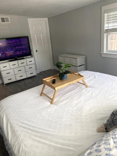 Cute House With Pool For Up To 7 Guests House in Pinellas Park