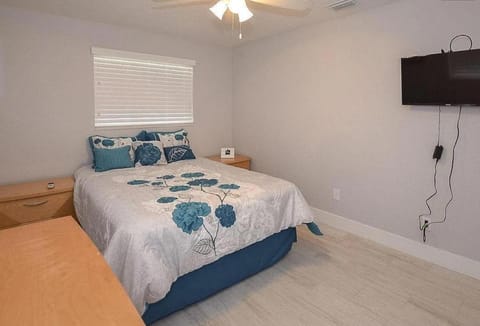 Coastal Charm - Just a Short Walk to the Beach! House in Daytona Beach