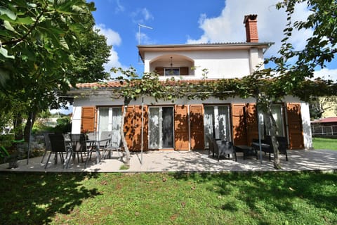 Facade/entrance, Balcony/Terrace
