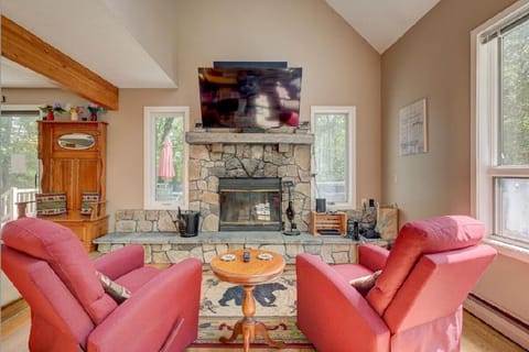 Mountain and Lake Getaway House in Madison