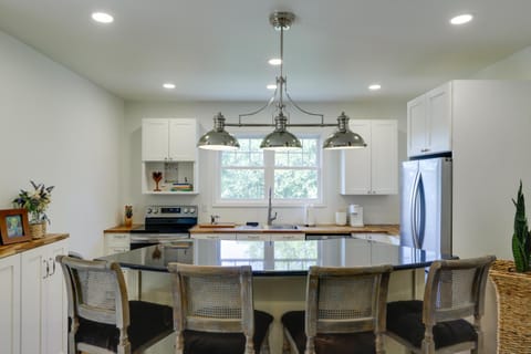 1 Block to Loveland Bike Trail The Frog Man Inn House in Ohio