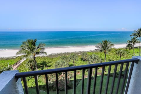 Beachside at Vanderbilt Apartment in Vanderbilt Beach