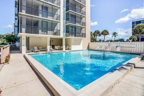 Beachside at Vanderbilt Apartment in Vanderbilt Beach